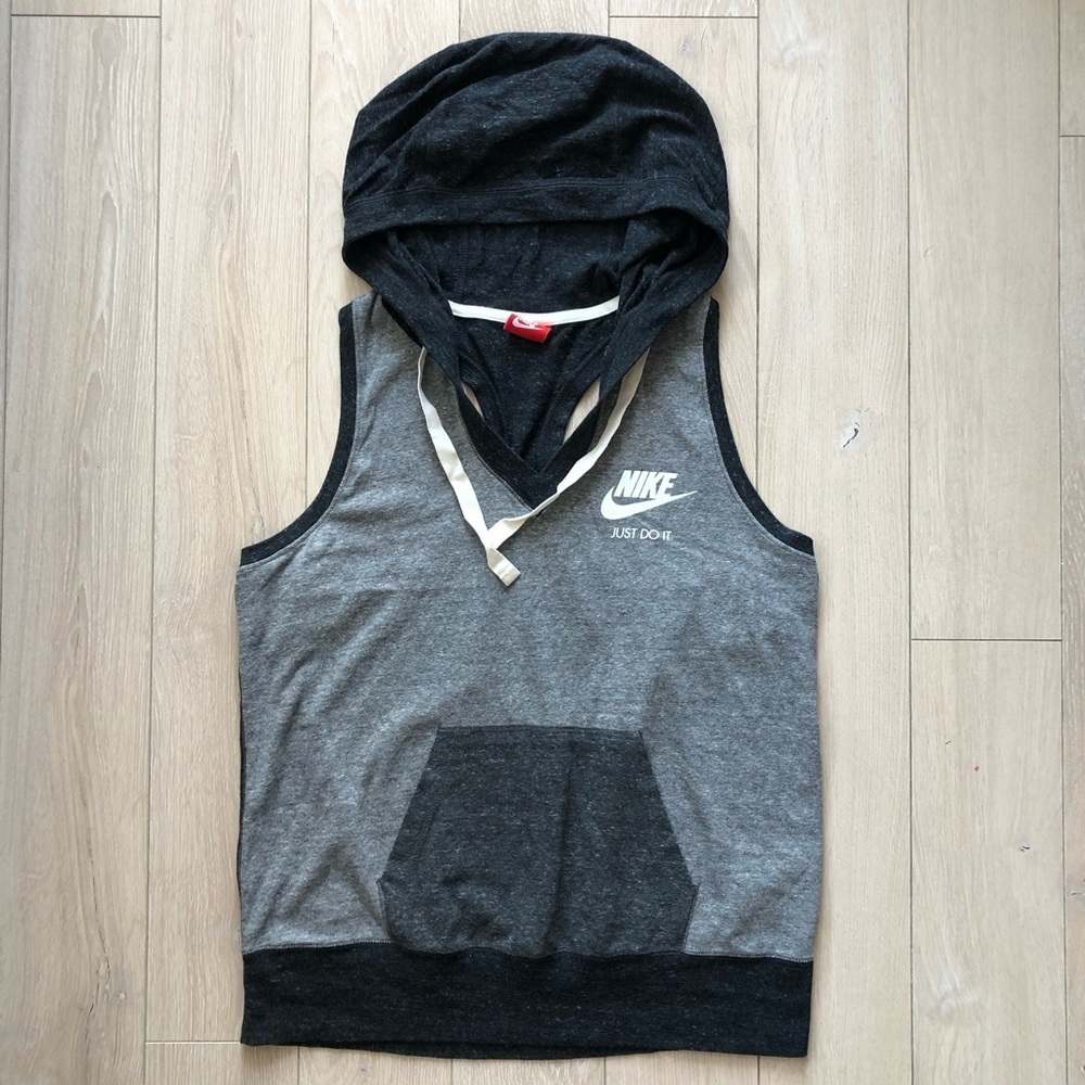 Nike Racerback Hooded V Neck Tank Top in Grey Size L